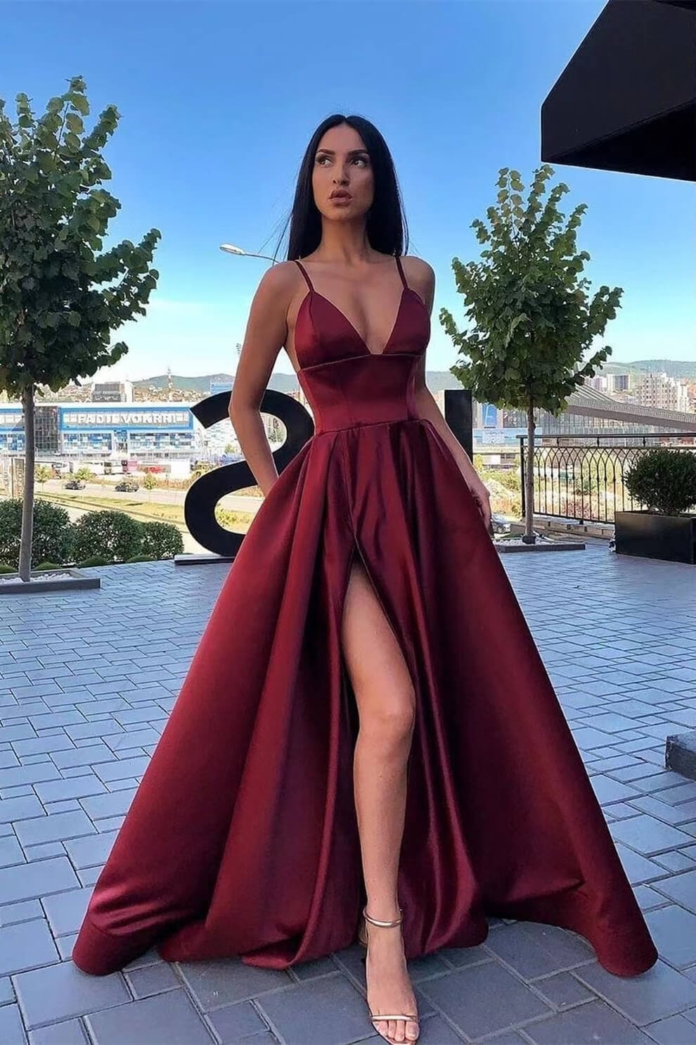Elegantes Spaghettiträger A-Linie Abendkleid geteilt mit Taschen ED0113 Lunass