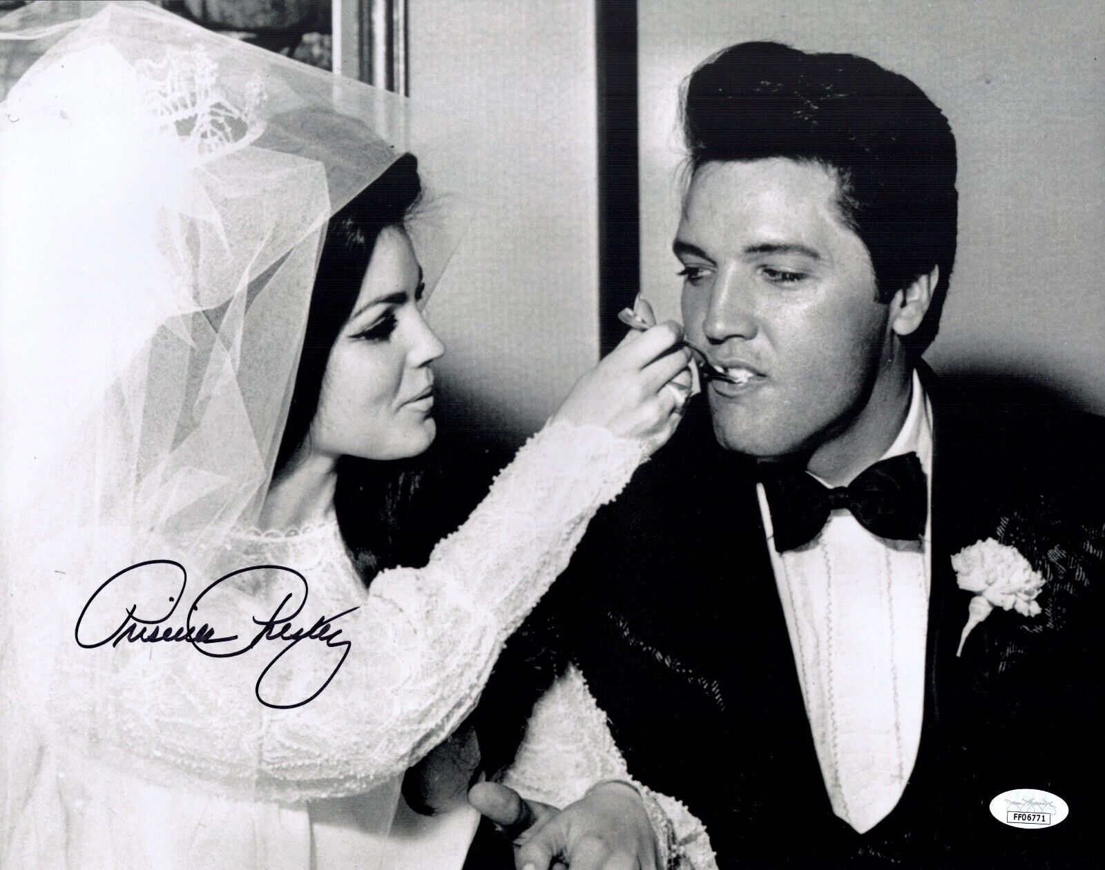 PRISCILLA PRESLEY Signed ELVIS WEDDING 11x14 Photo Poster painting IN PERSON Autograph JSA COA