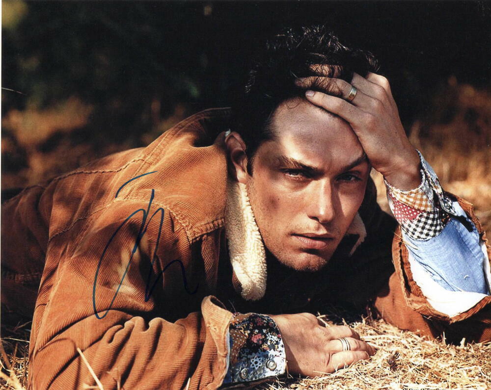 JUDE LAW SIGNED AUTOGRAPH 8X10 Photo Poster painting - HANDSOME STUD, COLD MOUNTAIN, CLOSER HUGO