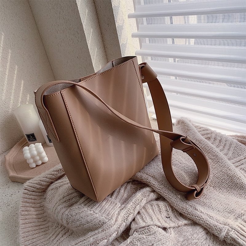 High Capacity Solid Color PU Leather Crossbody Bags For Women 2021 Bucket Bags Lady Handbags With Wide Belt Travel Handbags