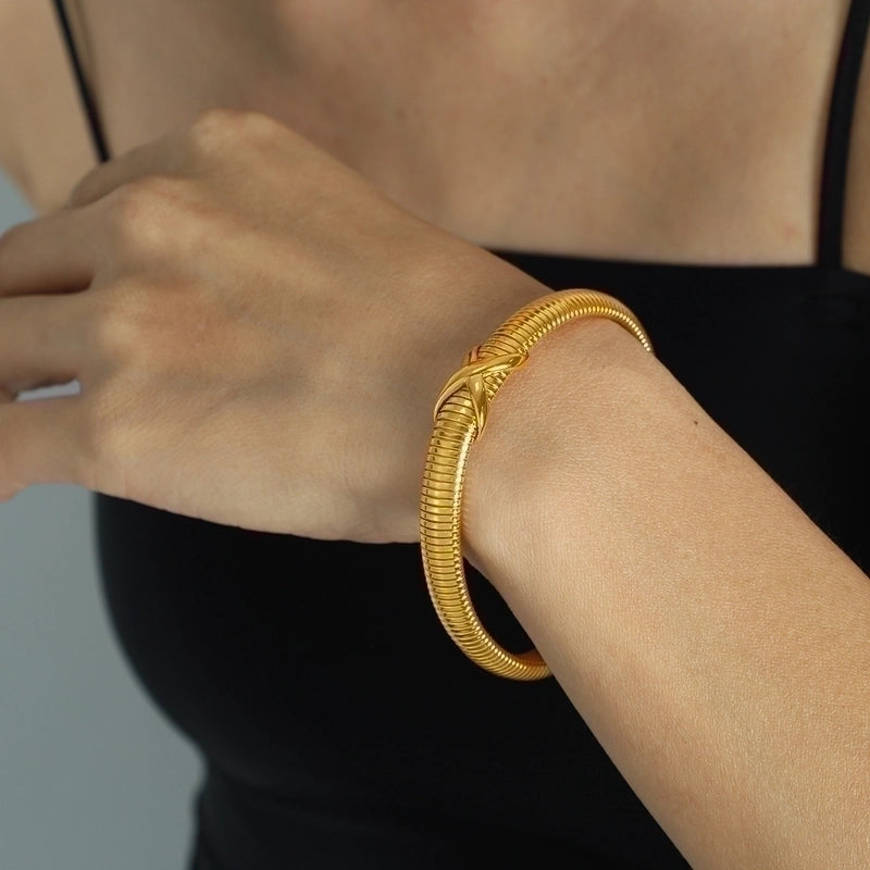 Elegant Minimalist Solid Color Titanium Steel 18K Gold Plated Bangle In Bulk
