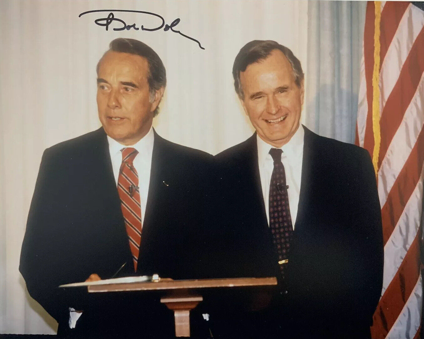BOB DOLE SIGNED 8x10 Photo Poster painting POLITICIAN REPUBLICAN AUTOGRAPHED RARE