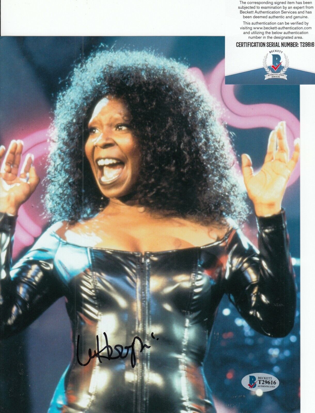 WHOOPI GOLDBERG signed (SISTER ACT) Movie 8X10 *Deloris* BAS BECKETT T29616