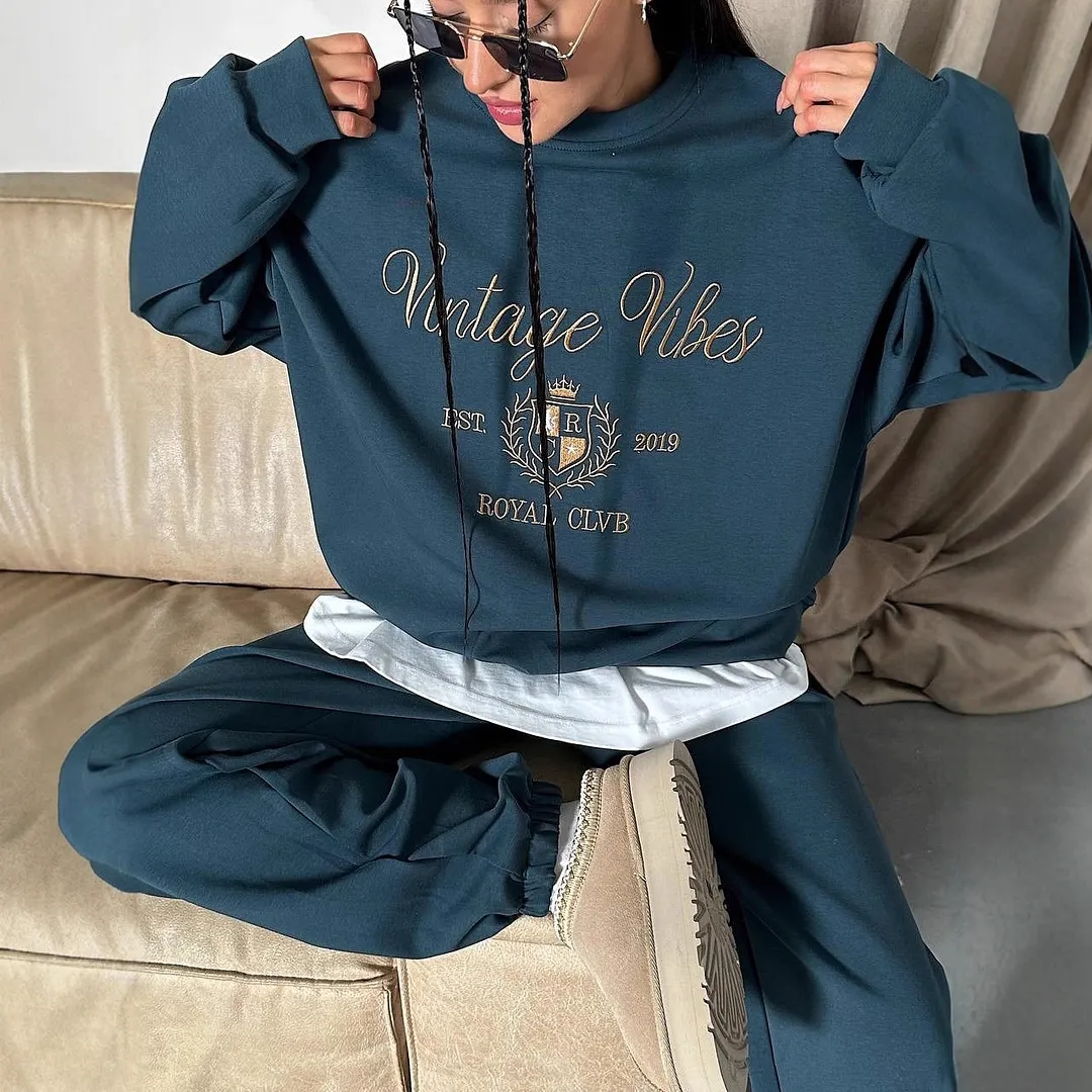 Women's Vintage Crest Embroidery Oversized Sweatshirt
