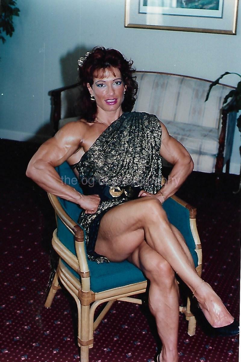 FEMALE BODYBUILDER 80's 90's FOUND Photo Poster painting Color MUSCLE GIRL Original EN 112 29 Y