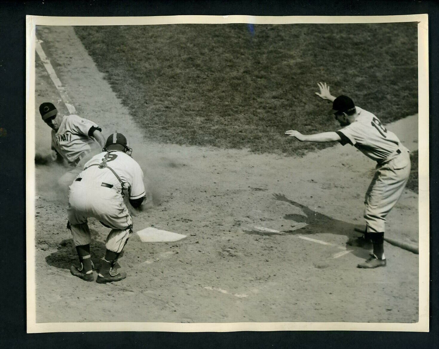 Eddie Miller Bert Haas Ernie Lombardi 1943 Press Photo Poster painting Giants Cincinnati Reds