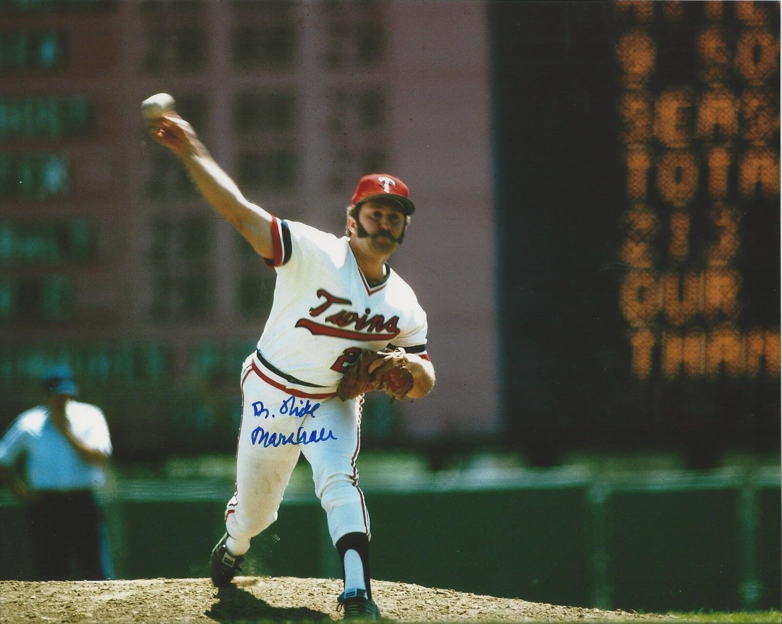 Signed 8x10 Dr. Mike Marshall Minnesota Twins Photo Poster painting