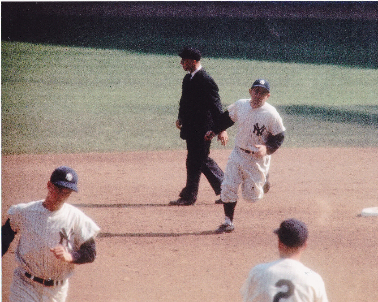 YOGI BERRA NEW YORK YANKEES VINTAGE COLOR 8x10