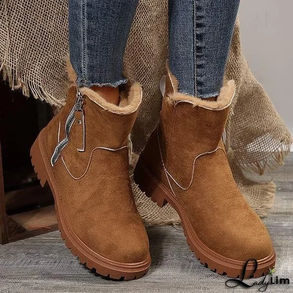 Fashionable and Minimalist winter Boots