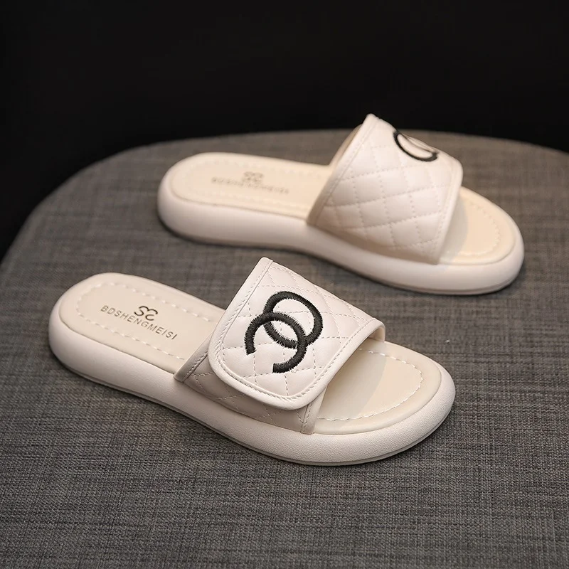 Wongn Wongn Celebrity Small Fragrant Wind Slippers Female Wear 2023 Summer New Versatile Flat Beach Sandals Out Leisure Generation