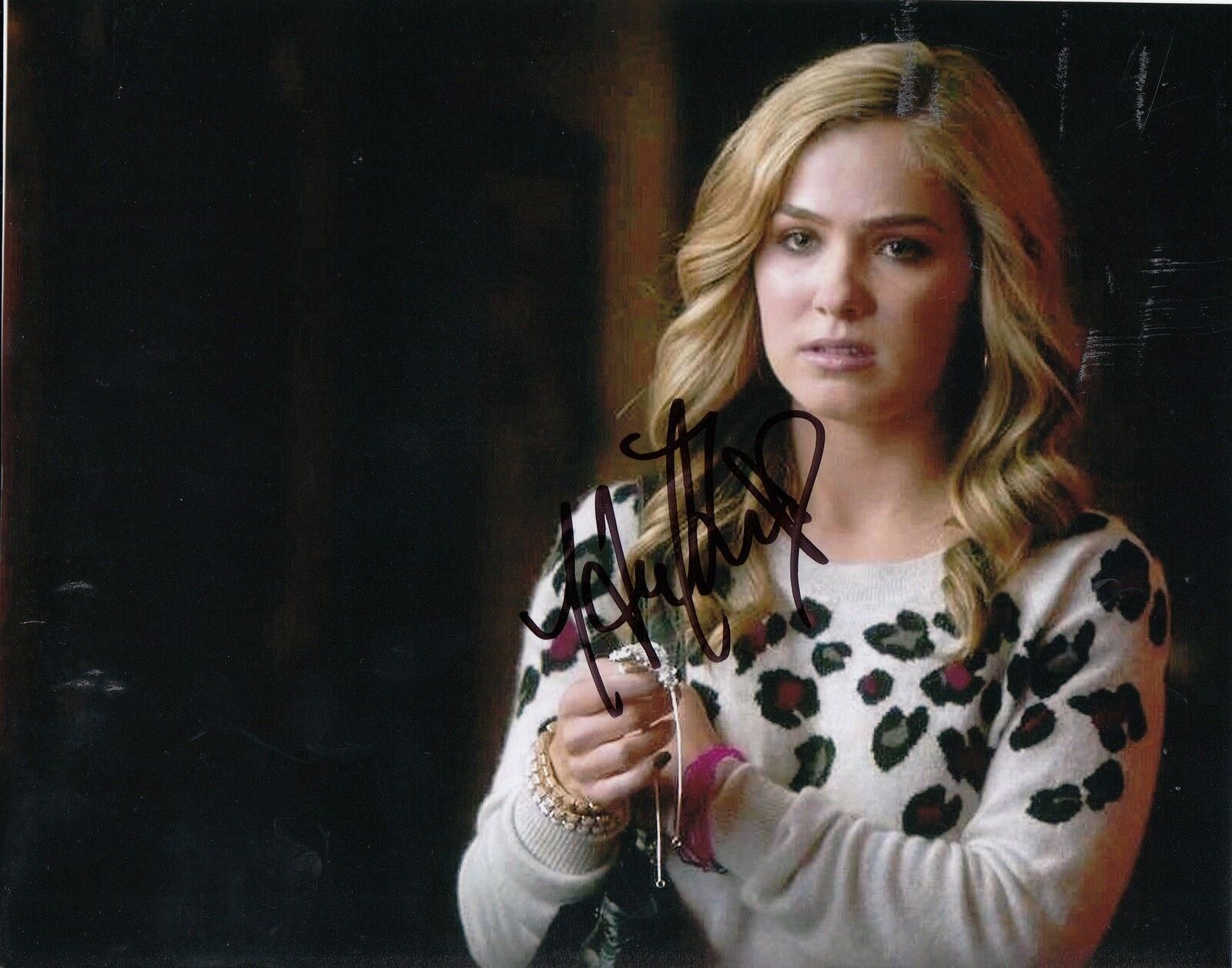 Haley Lu Richardson signed *RAVENSWOOD* Tess Hamilton 8X10 Photo Poster painting W/COA #2