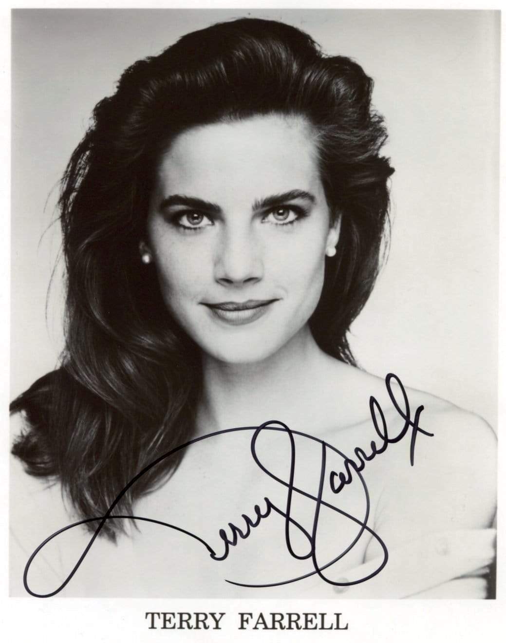 Terry Farrell ACTRESS MODEL autograph, In-Person signed Photo Poster painting