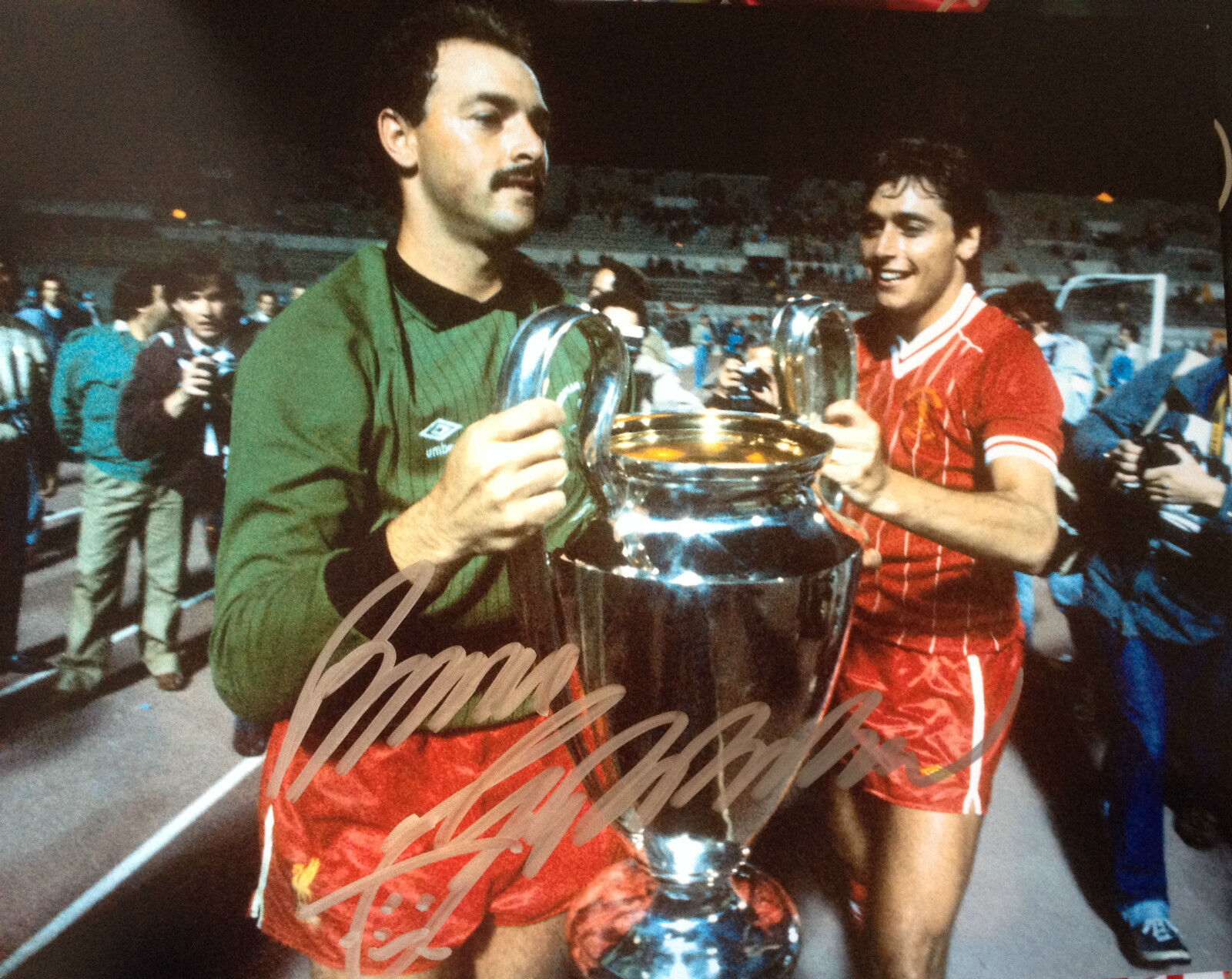 BRUCE GROBBELAAR - LIVERPOOL LEGEND - SUPERB SIGNED COLOUR EUROPEAN Photo Poster painting