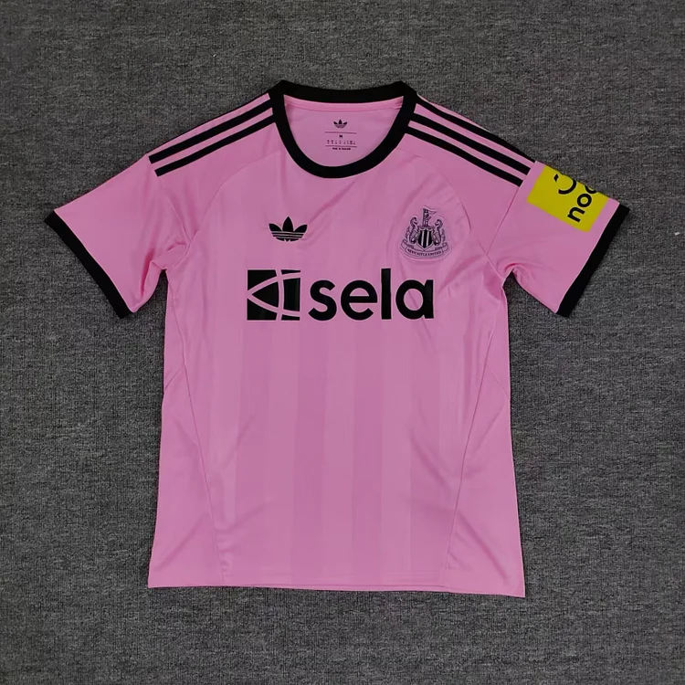 25/26 Newcastle United Goalkeeper Fan Edition