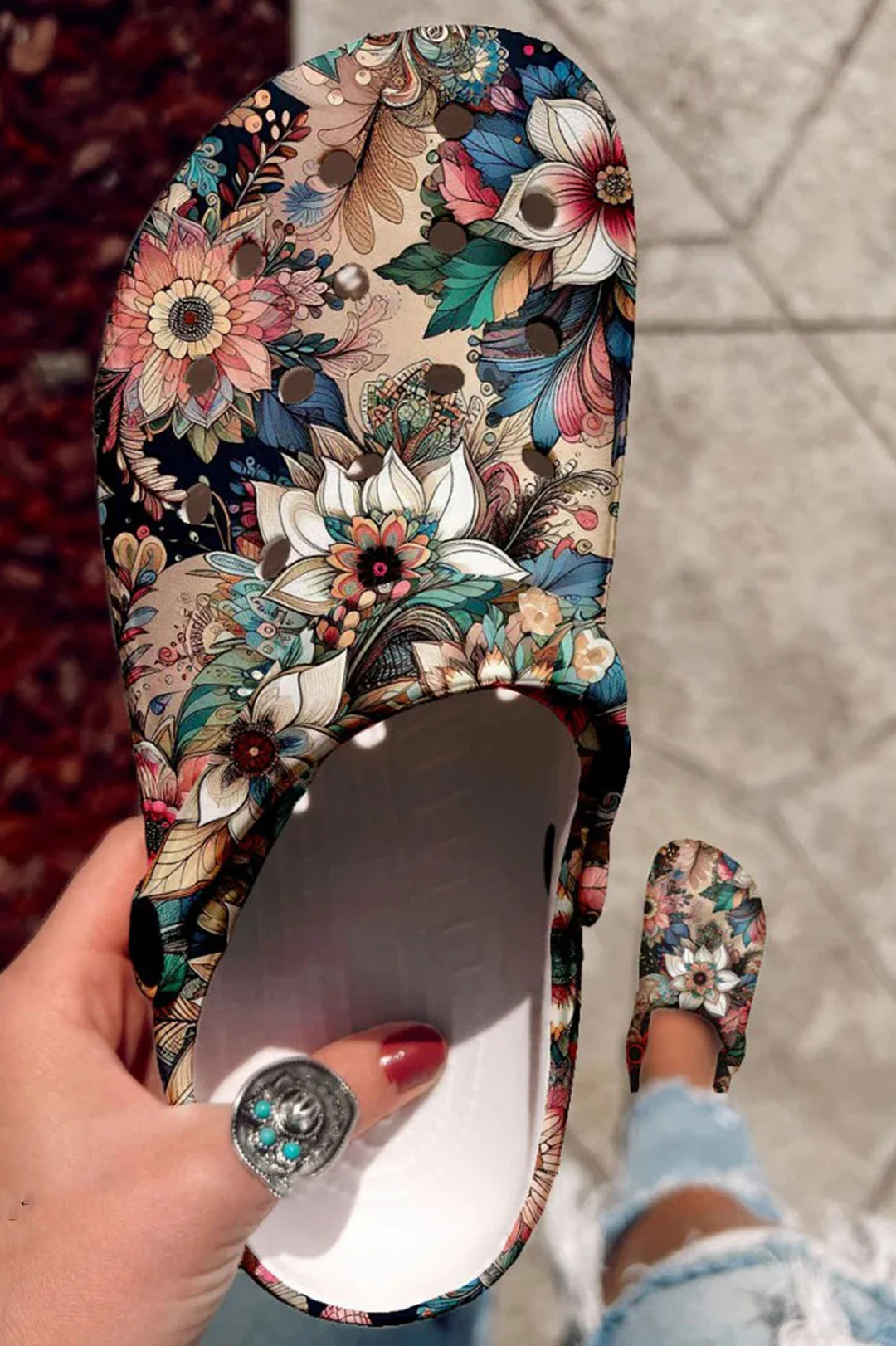 Vintage Art Print Casual Hole Slippers