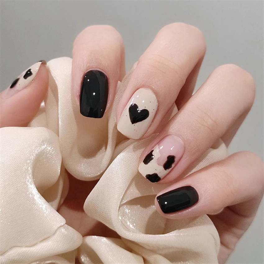 Qinice 24Pcs/Set Milkshake Diamond Lattice Wearing False Nails Tips Fall Winter Adhesive Fake Nails Removable French Press on Nail Art