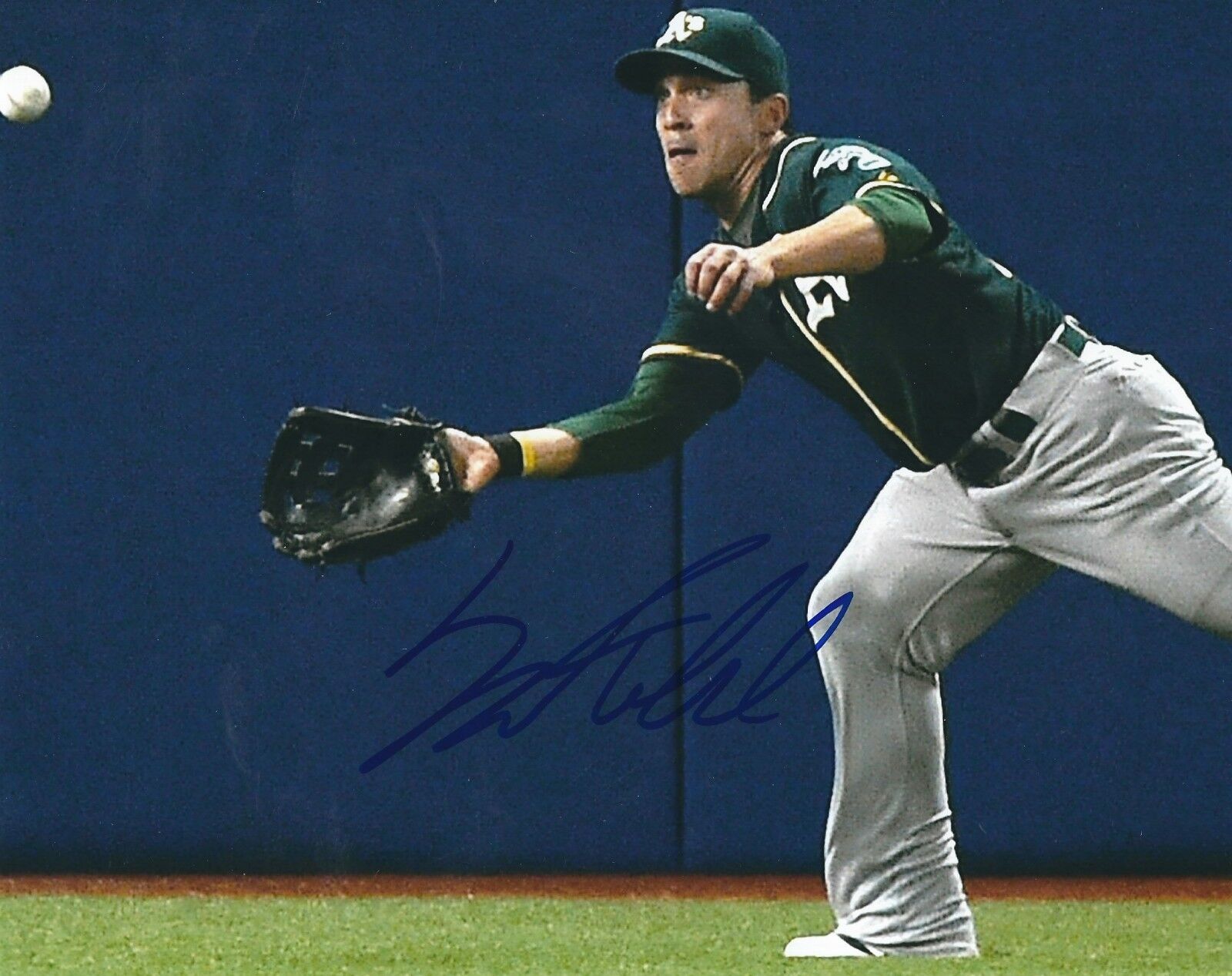 Signed 8x10 SAM FULD Oakland A's Autographed Photo Poster painting - COA
