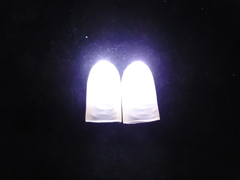 Light energy dancing finger lamp