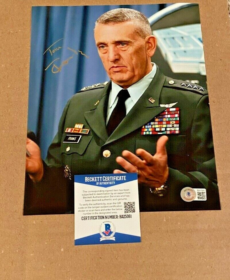 GENERAL TOMMY FRANKS SIGNED MILITARY 8X10 Photo Poster painting BECKETT CERTIFIED BAS