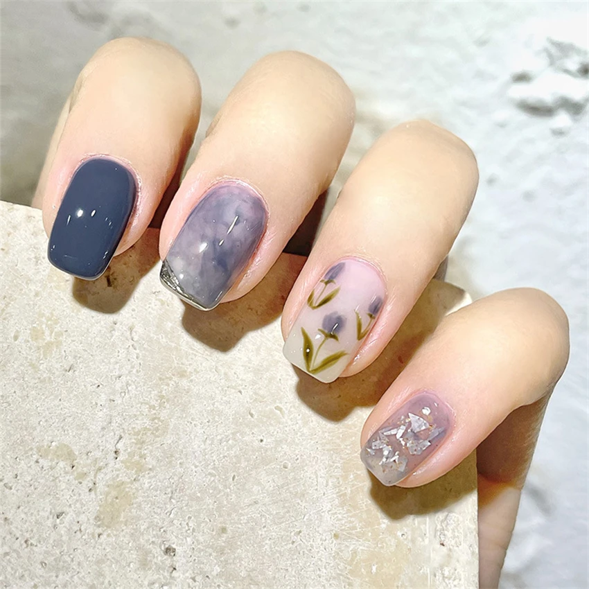 Qinice 24Pcs/Set Milkshake Diamond Lattice Wearing False Nails Tips Fall Winter Adhesive Fake Nails Removable French Press on Nail Art
