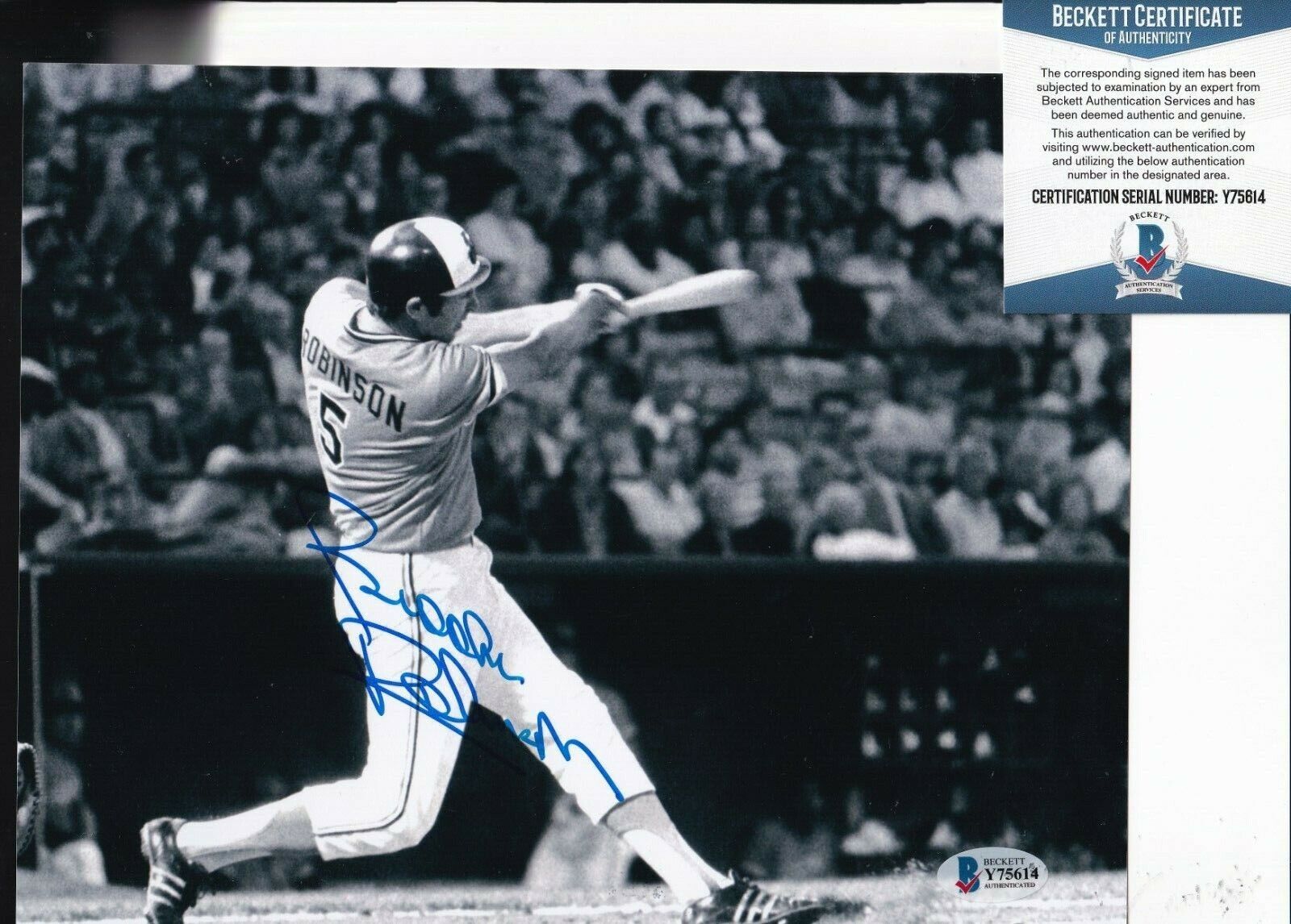 BROOKS ROBINSON signed (BALTIMORE ORIOLES) baseball 8X10 Photo Poster painting BECKETT Y75614