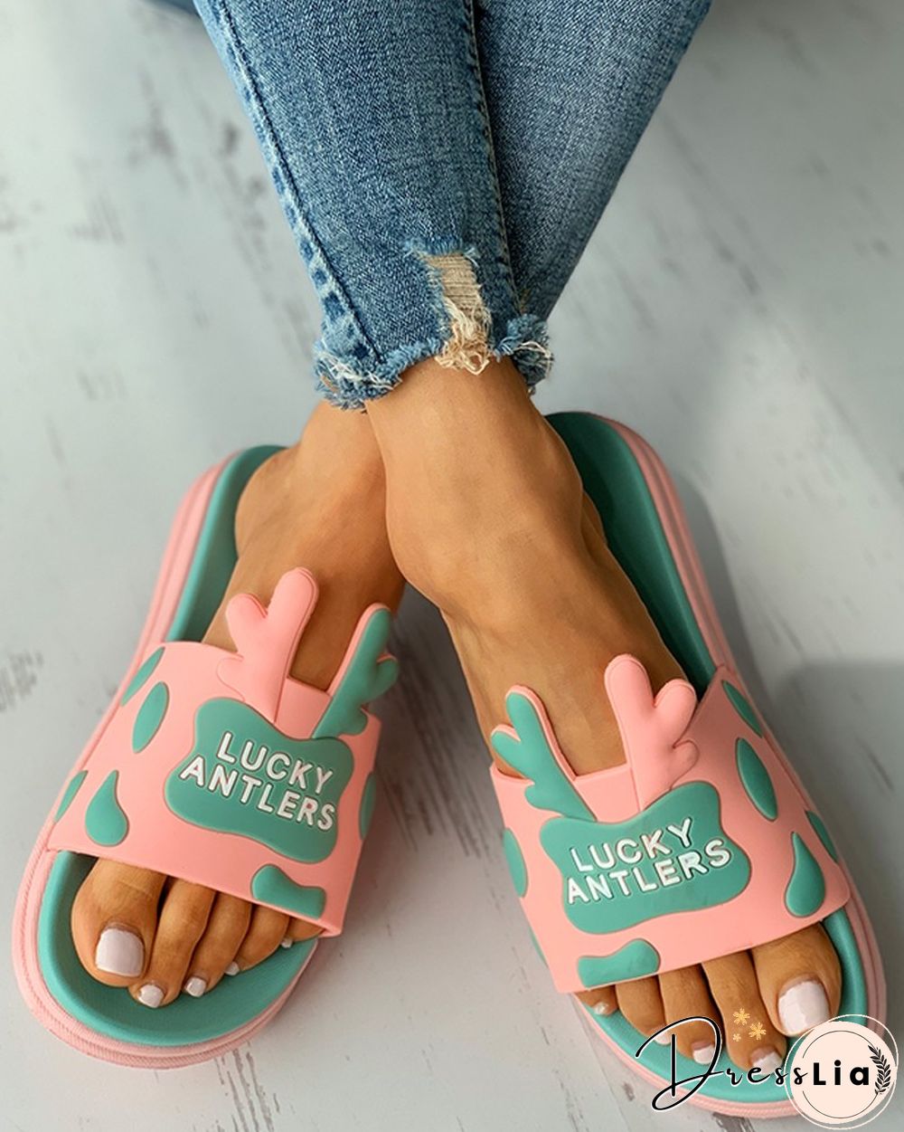 Colorblock Cartoon Letter Pattern Slippers