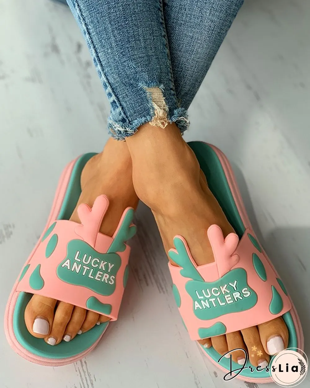 Colorblock Cartoon Letter Pattern Slippers