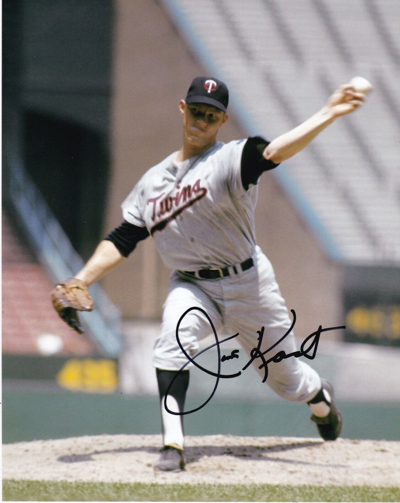 JIM KAAT MINNESOTA TWINS ACTION SIGNED 8x10