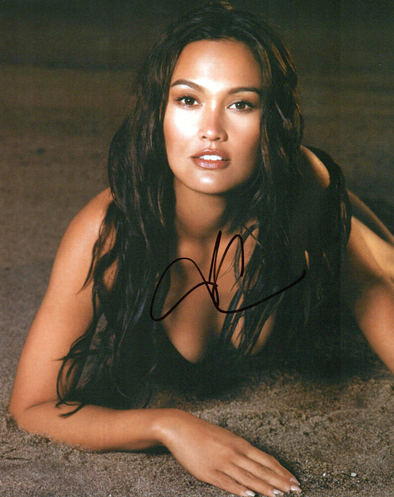 Tia Carrere glamour shot autographed Photo Poster painting signed 8x10 #24