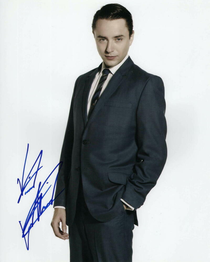 VINCENT KARTHEISER SIGNED AUTOGRAPH 8x10 Photo Poster painting - PETE CAMPBELL MAD MEN, ANGEL