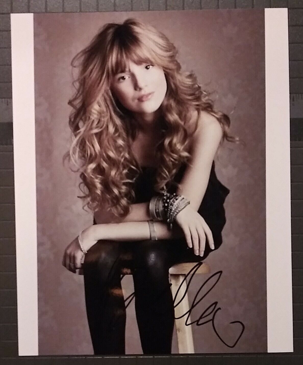 Bella Thorne signed 8x10