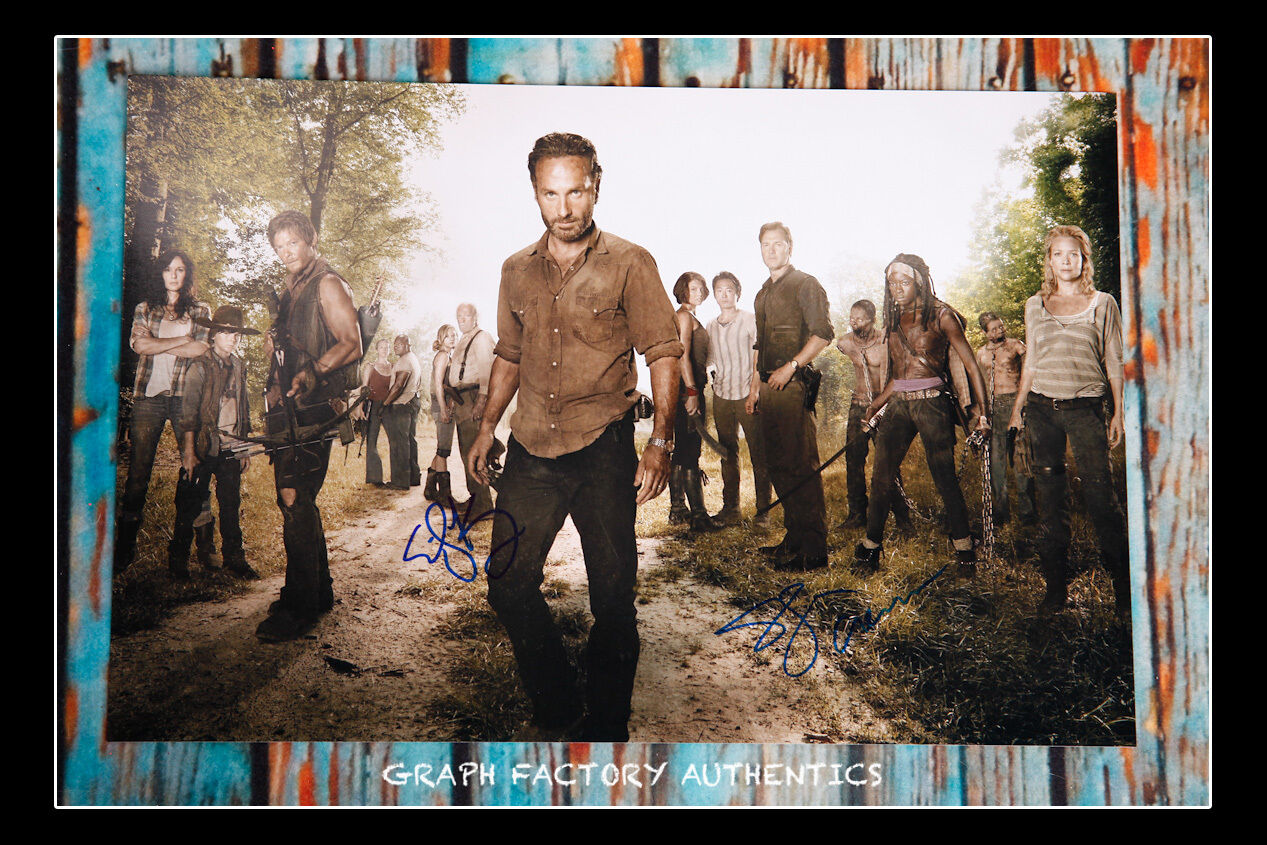 **The Walking Dead *STEVEN YEUN & EMILY KINNEY* Cast Signed 12x18 Photo Poster painting COA*