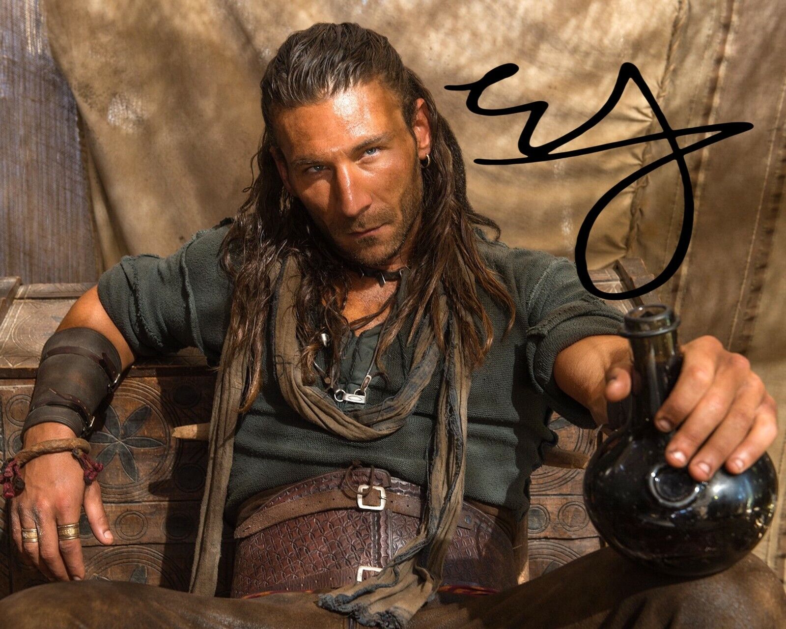 BLACK SAILS SIGNED AUTOGRAPHED 10 X 8