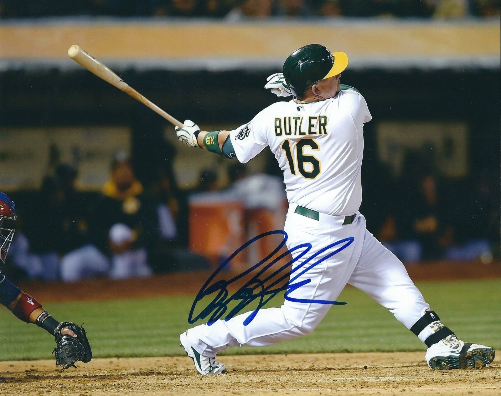 Signed 8x10 BILLY BUTLER Oakland A's Autographed Photo Poster painting- COA