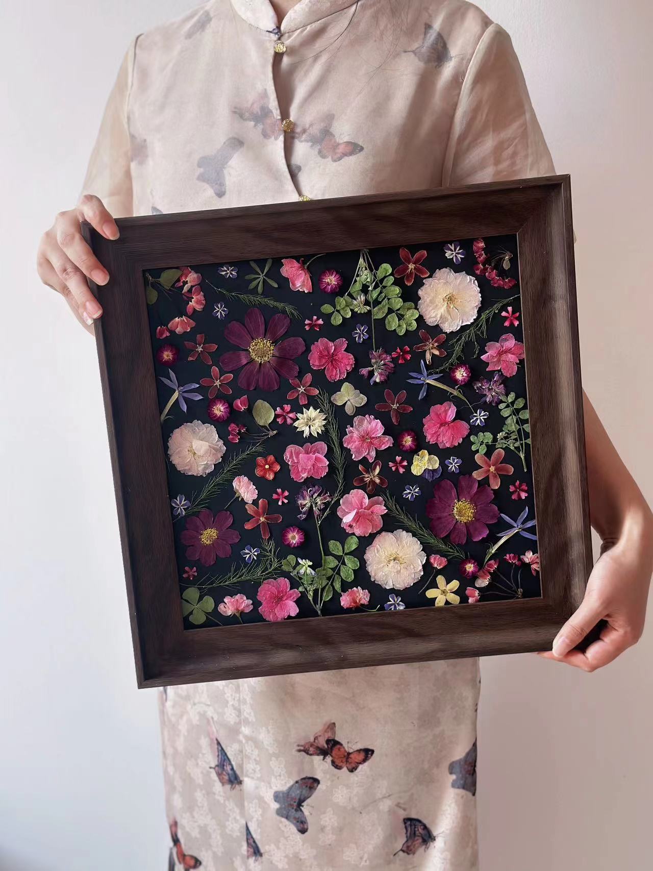 Begonia Never Sleeps 1 |Resin Or Wooden Fame |Custom Pressed Flower Preservation | Wedding Flowers | Memorial Flower | Meadow Design | Home Decor