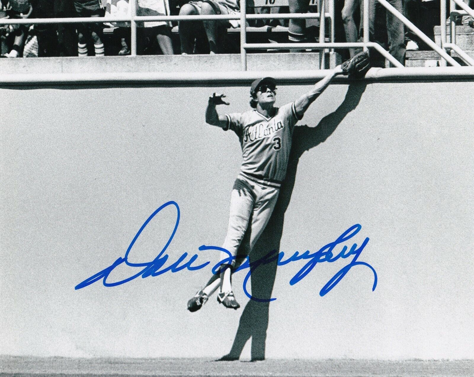 DALE MURPHY ATLANTA BRAVES ACTION SIGNED 8x10