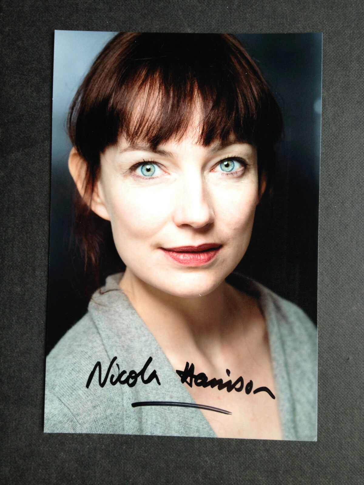 NICOLA HARRISON - POPULAR BRITISH ACTRESS - EXCELLENT SIGNED COLOUR Photo Poster painting