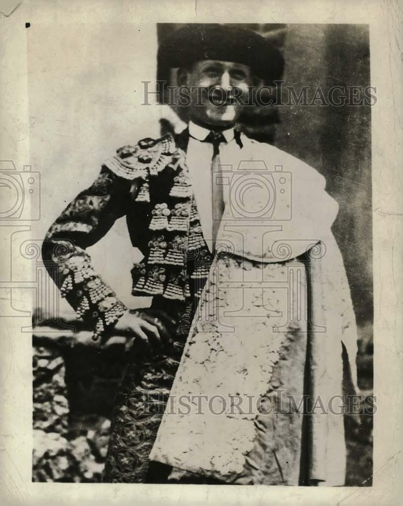 Press Photo Poster painting Sidney Franklin in Spanish bullfighting costume - kfa10323