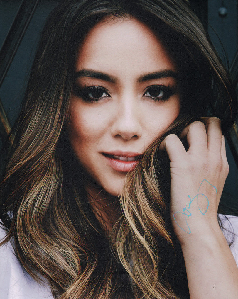 ~~ CHLOE BENNET Authentic Hand-Signed QUAKE - Agents of SHIELD