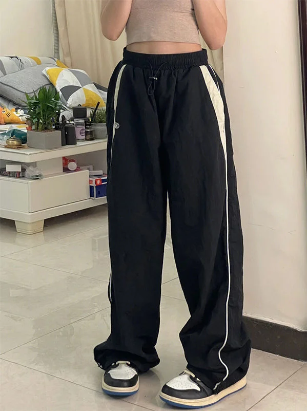 Brownm baggy oldschool sweatpants with contrast piping