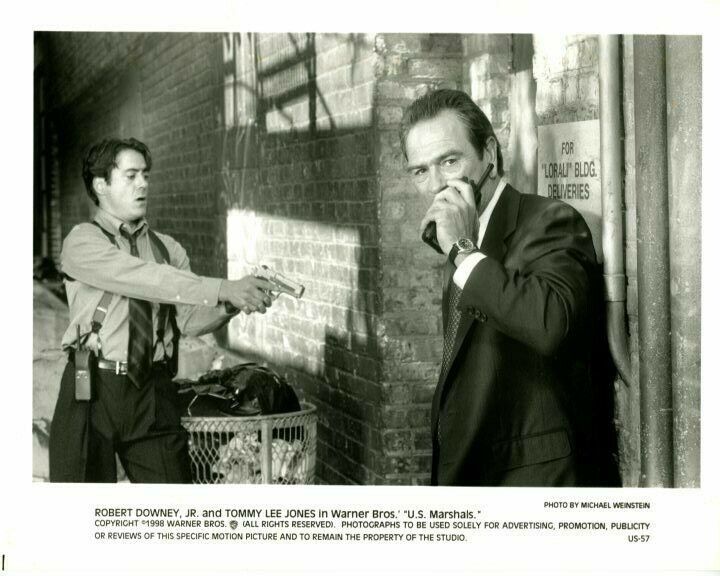 Robert Downey Jr. Tommy Lee Jones U.S. Marshals Original Press 8X10 Photo Poster painting