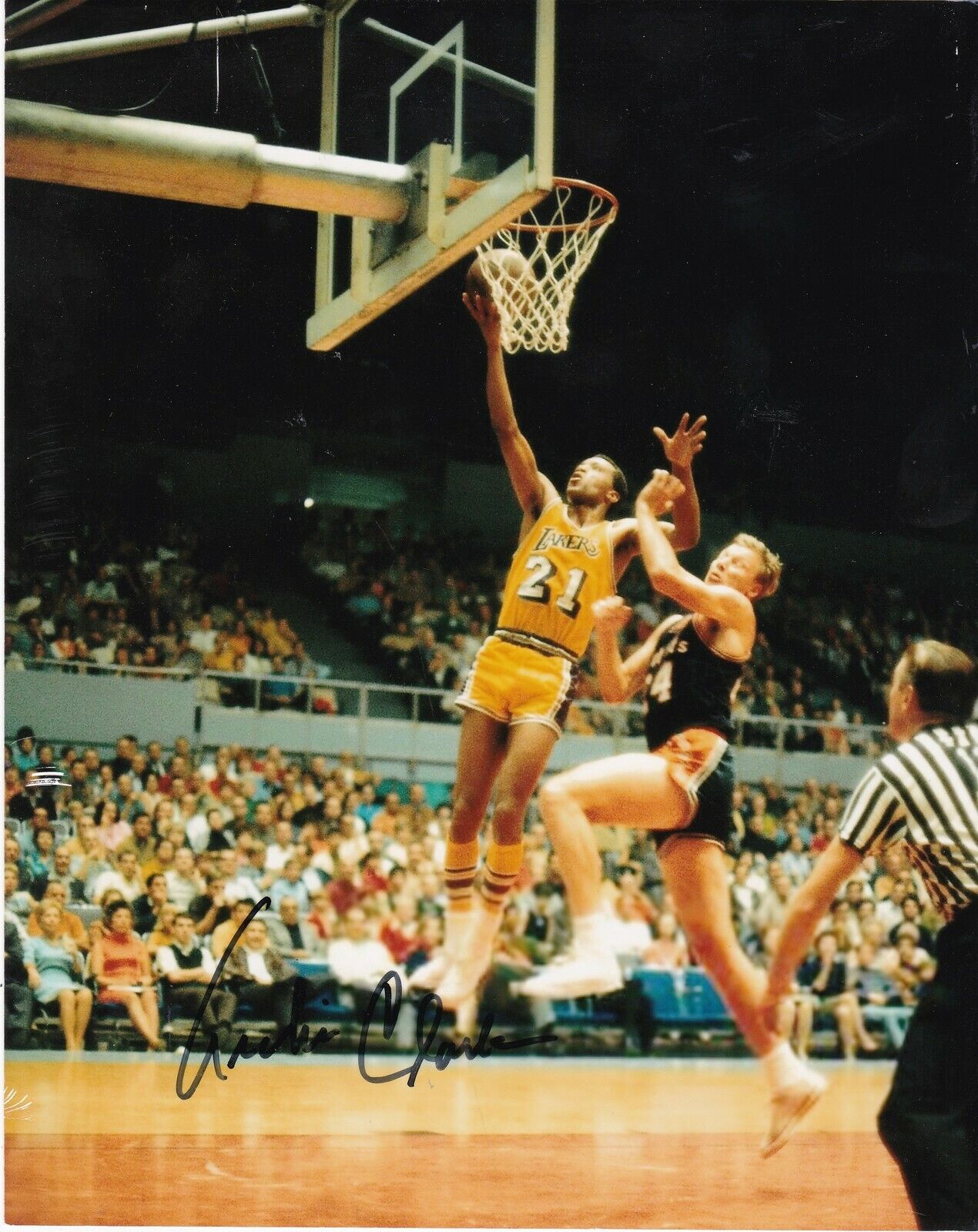 ARCHIE CLARK LOS ANGELES LAKERS COLOR ACTION SIGNED 8x10