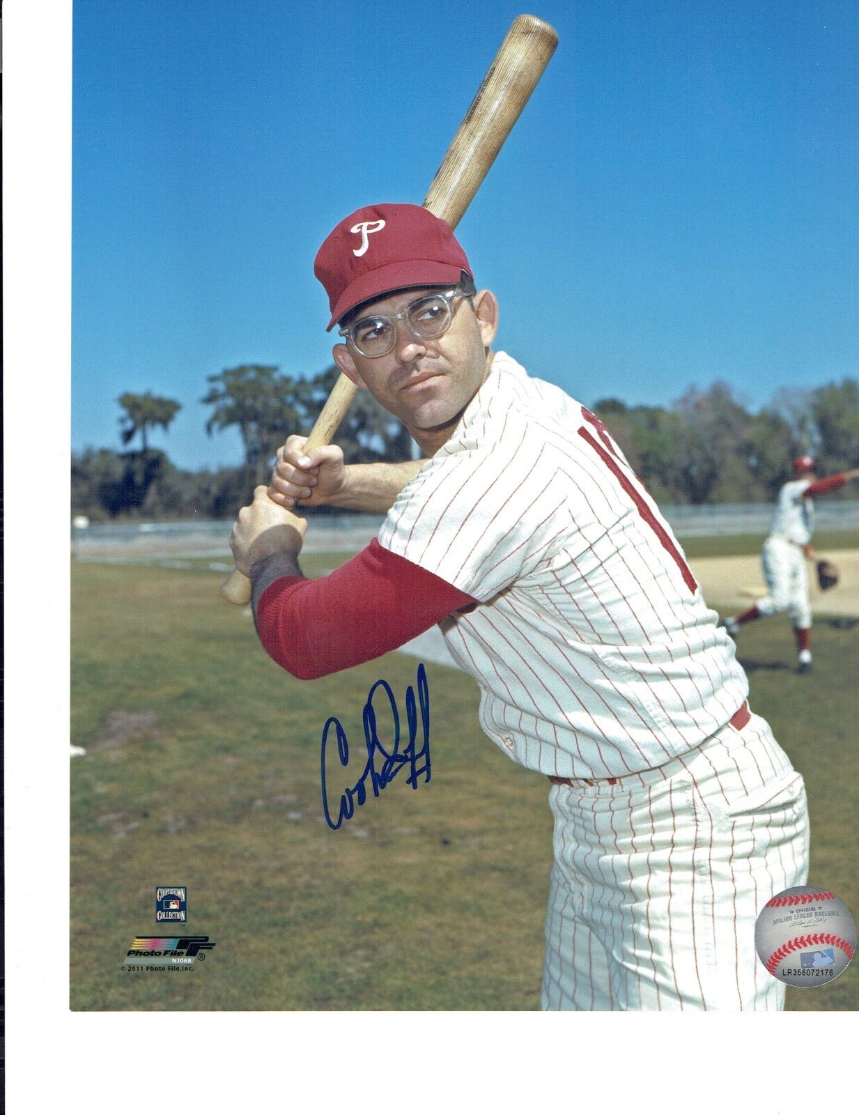 Signed 8x10 Cookie Rojas Philadelphia Phillies Autographed Photo Poster painting - COA