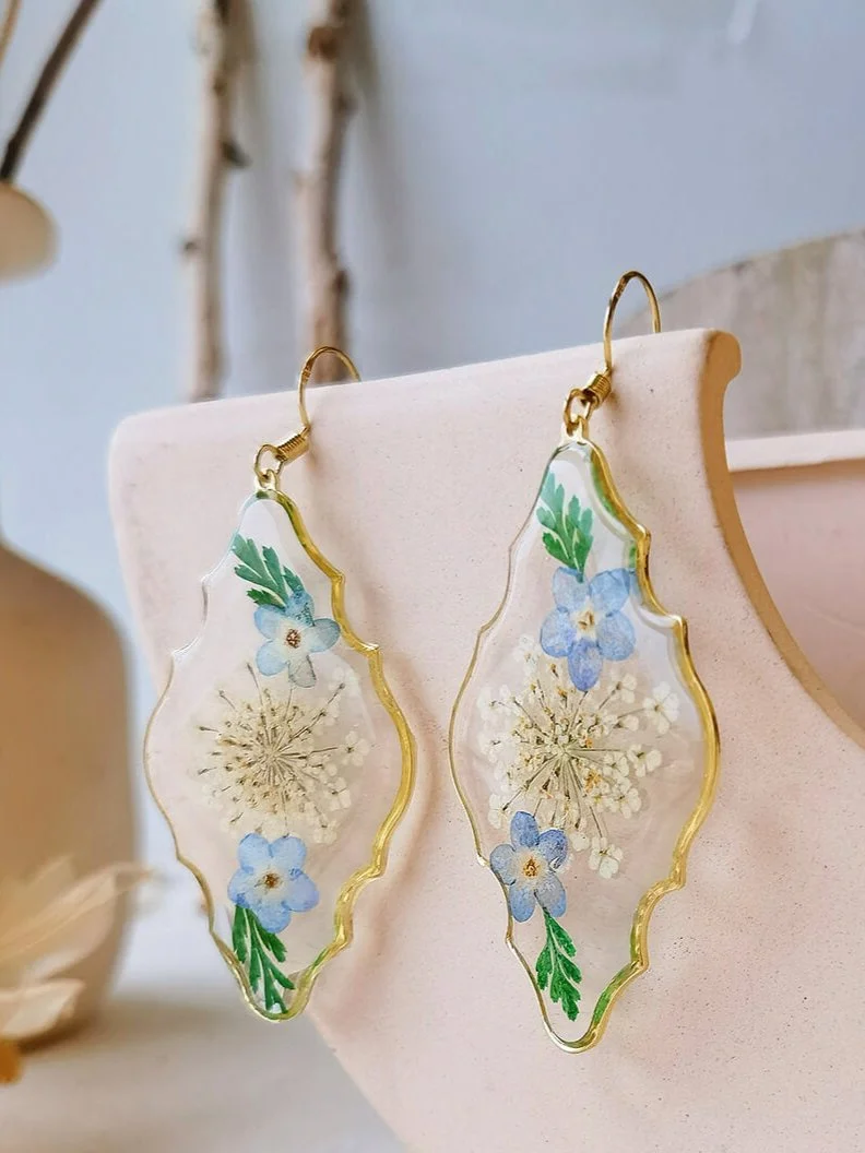 Daisy Dried Flower Earrings - Fresh and Handmade