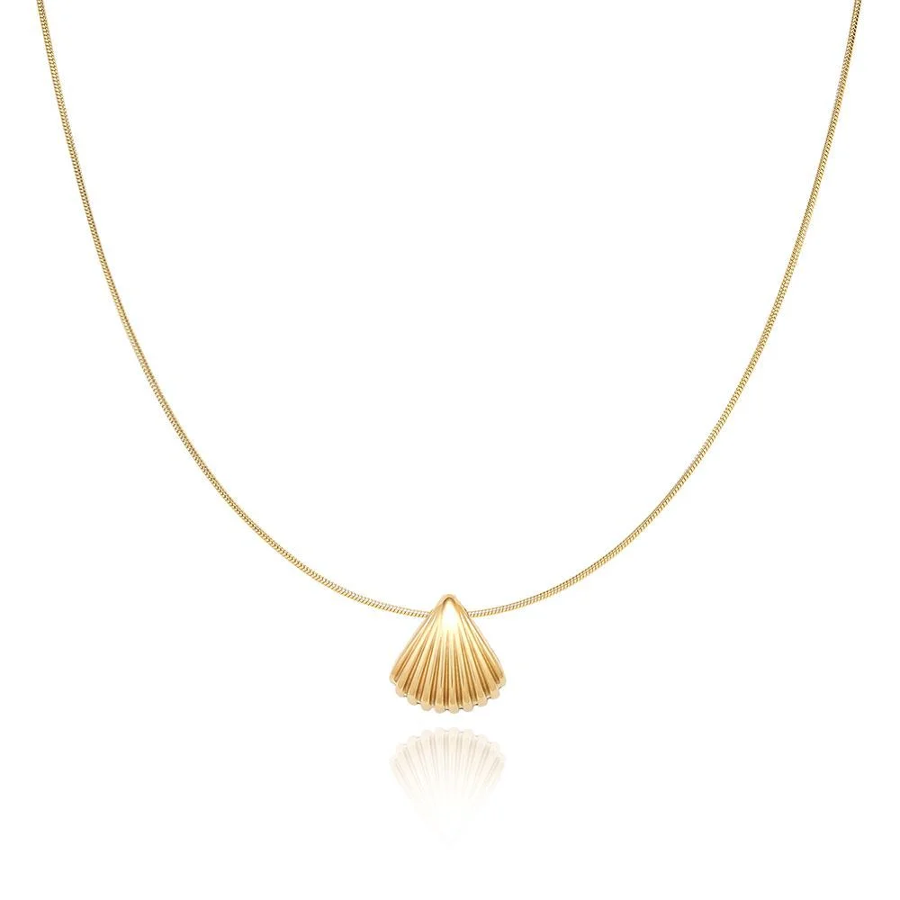 Scalloped Pendant Necklace