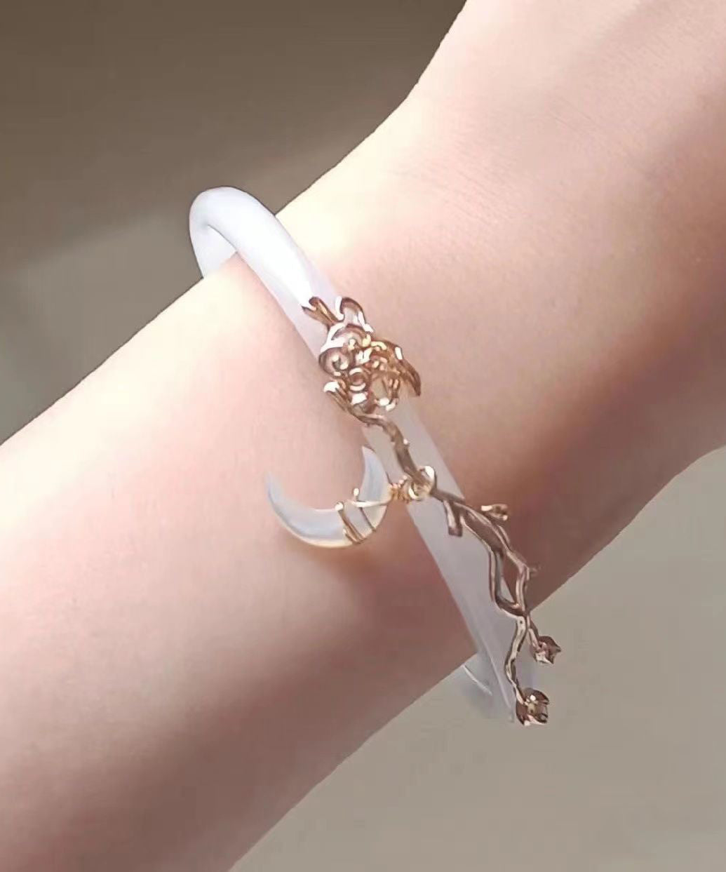 VCSHOES White Alloy Coloured Glaze Moon Bangle