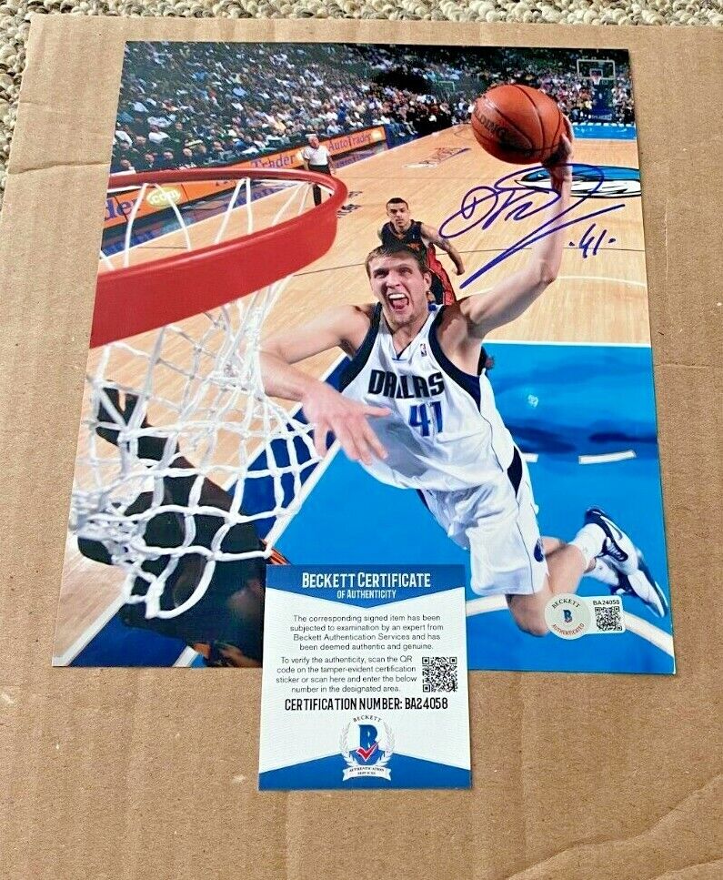 DIRK NOWITZKI SIGNED DALLAS MAVERICKS 8X10 Photo Poster painting BECKETT CERTIFIED BAS #31