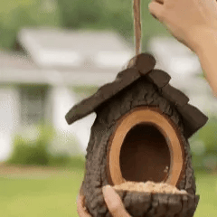 Realistic Tree Stump Bird Feeder – Charming Garden Decor