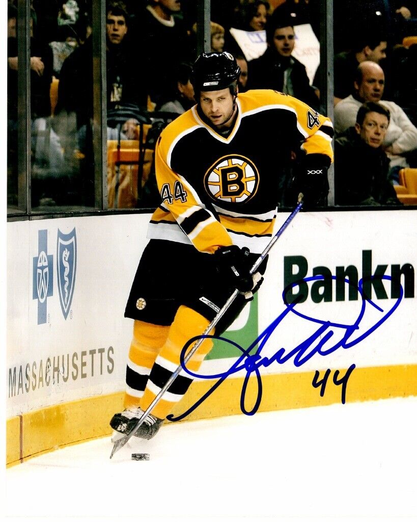 Aaron Ward Signed - Autographed Boston Bruins 8x10 inch Photo Poster painting with Certificate