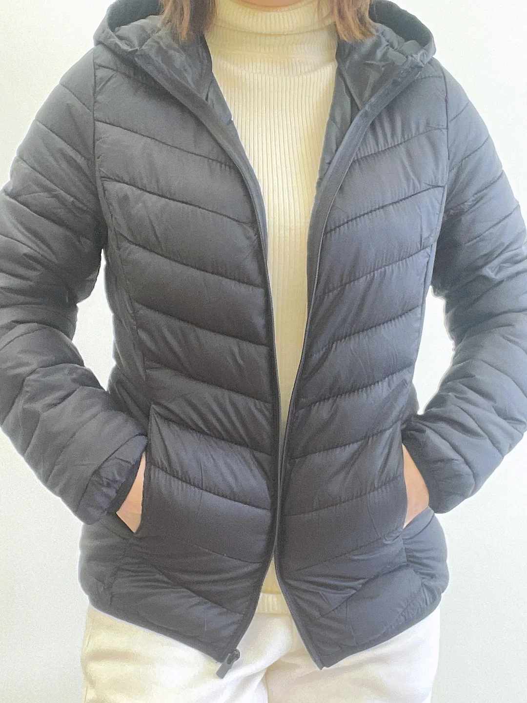 Women's lightweight and warm zipper double pocket hood, casual and fashionable long sleeved autumn and winter coat.